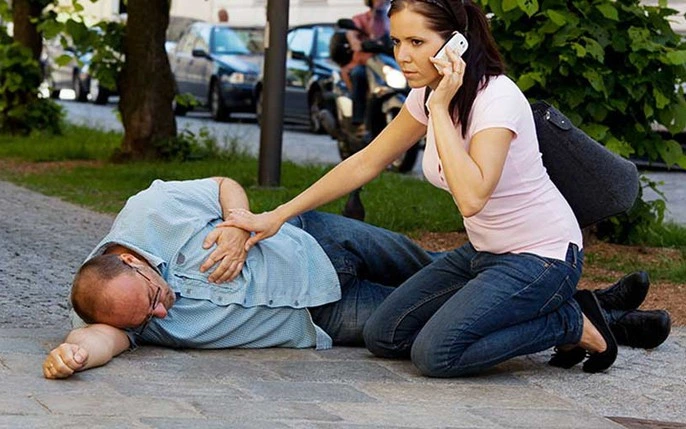 Sơ cứu đột quỵ Gọi cấp cứu