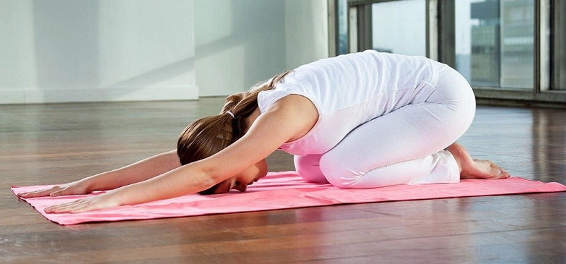 tập yoga nhẹ nhàng tại nhà