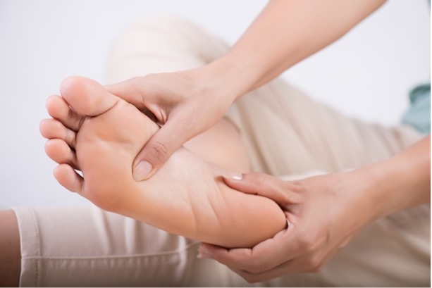 Massage chân giúp giảm tiểu đêm do chức năng thận giảm