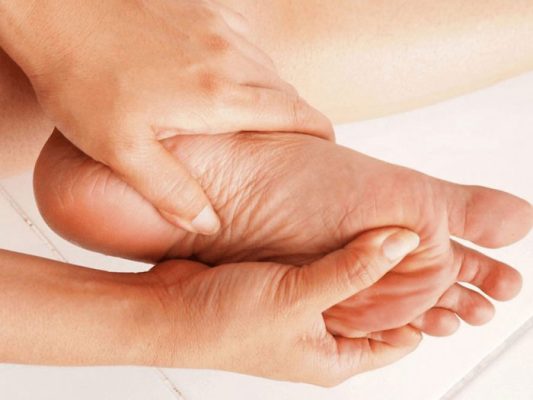 Xoa bóp đúng vùng giúp giảm tê chân hiệu quả