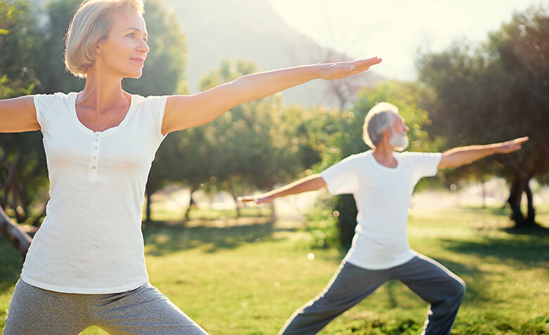 Lối sống khoa học như vận động, ăn uống lành mạnh giúp hỗ trợ cải thiện suy giãn tĩnh mạch chân