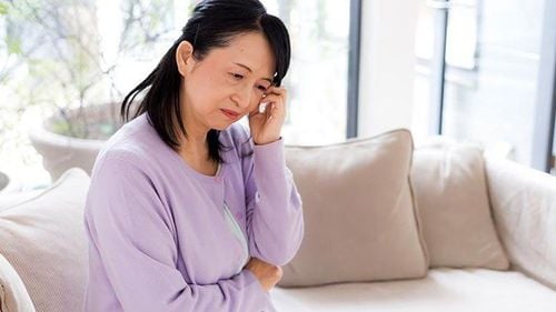 Phụ nữ tuổi 40 bắt đầu nhận thấy dấu hiệu tiền mãn kinh trên cơ thể