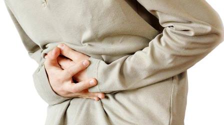 Người bị viêm loét dạ dày tá tràng đau âm ỉ vùng thượng vị