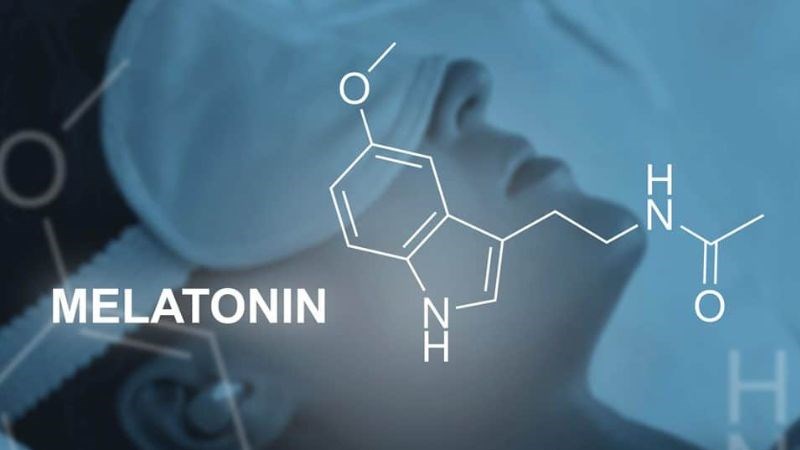 Melatonin giúp giảm căng thẳng và hỗ trợ người bị rối loạn giấc ngủ