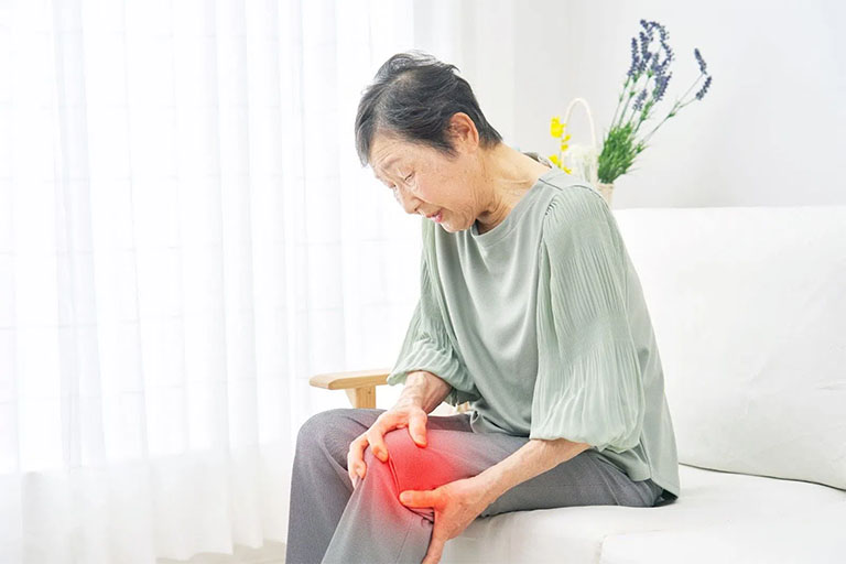 Thoái hóa khớp ở người lớn tuổi