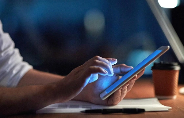 Ánh sáng xanh nguyên nhân gây mất ngủ 
