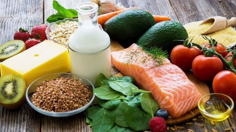 Gan nhiễm mỡ nên ăn rau xanh, cá béo, đậu, yến mạch và ngũ cốc nguyên hạt